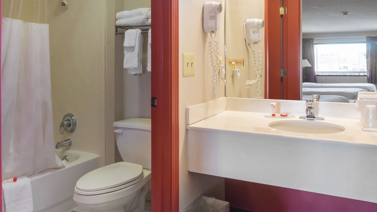 Photo of Bathroom in Adairsville