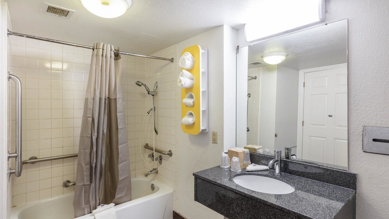 Photo of Bathroom in Ashley Oaks