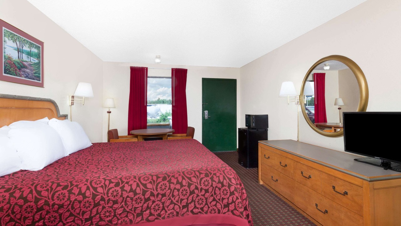 Photo of Bedroom in State Park