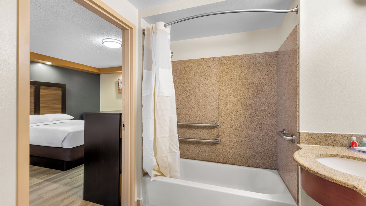 Photo of Bathroom in Iselin