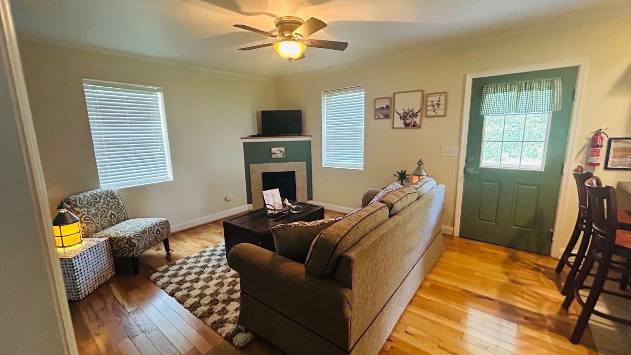 Photo of Livingroom in Chickamauga