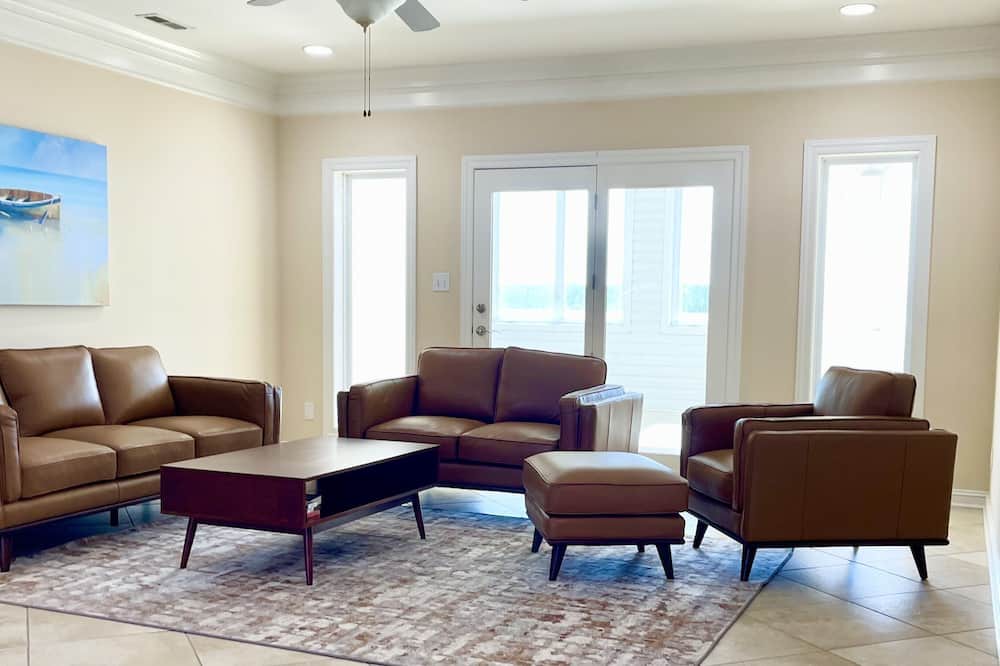 Photo of Livingroom in Hillsboro