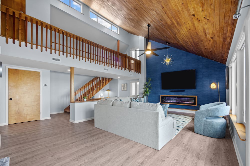 Photo of Livingroom in McCutcheon Field