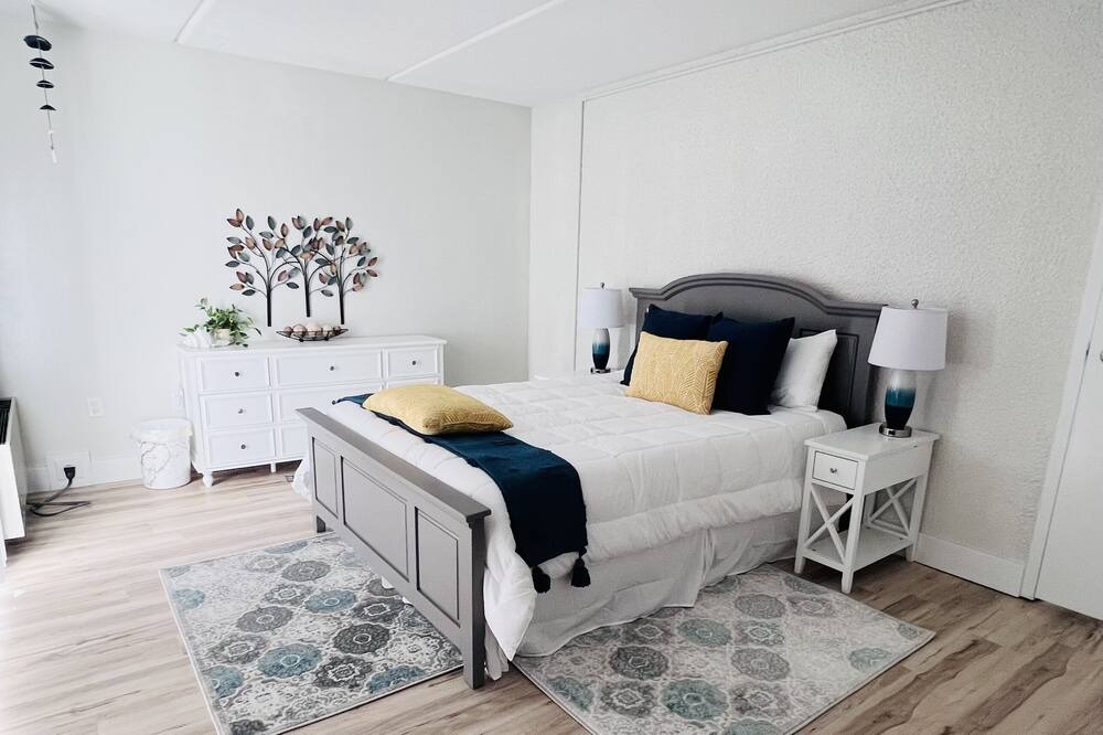 Photo of Bedroom in Clear Lake
