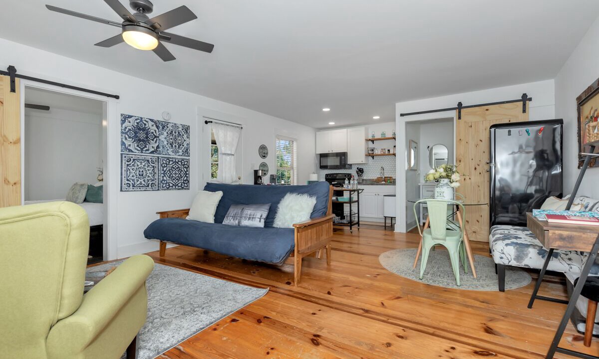 Photo of Livingroom in Guntersville