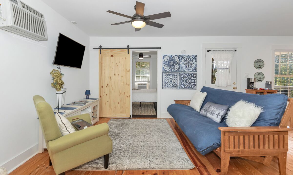 Photo of Livingroom in Guntersville