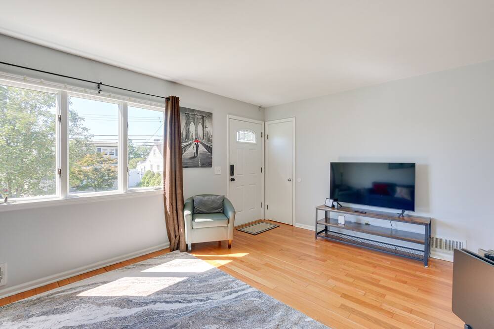 Photo of Livingroom in Parlin