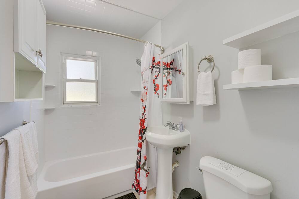 Photo of Bathroom in Parlin