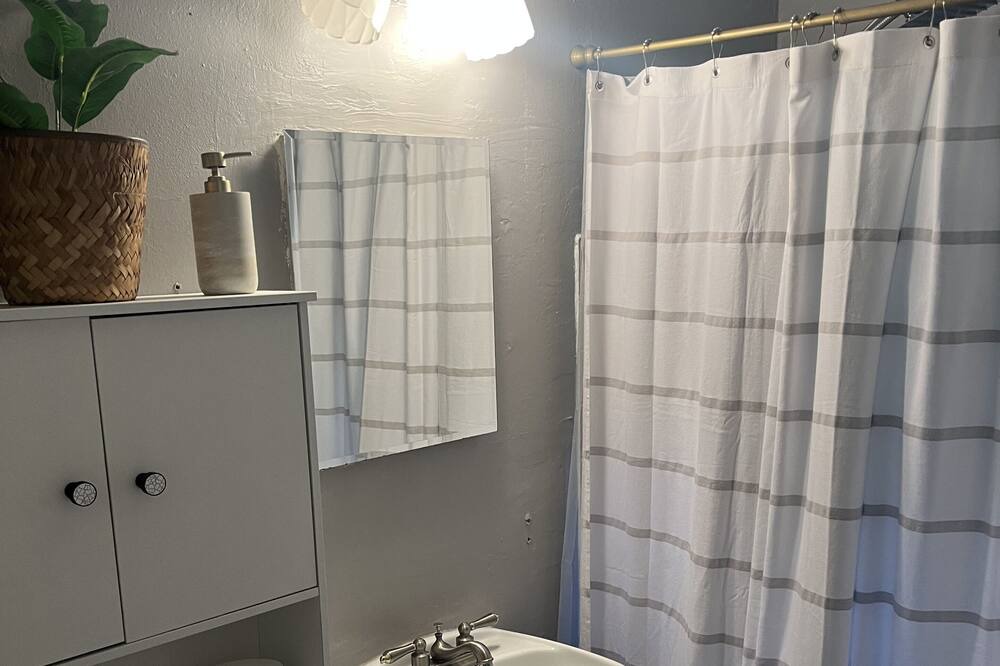Photo of Bathroom in Newark