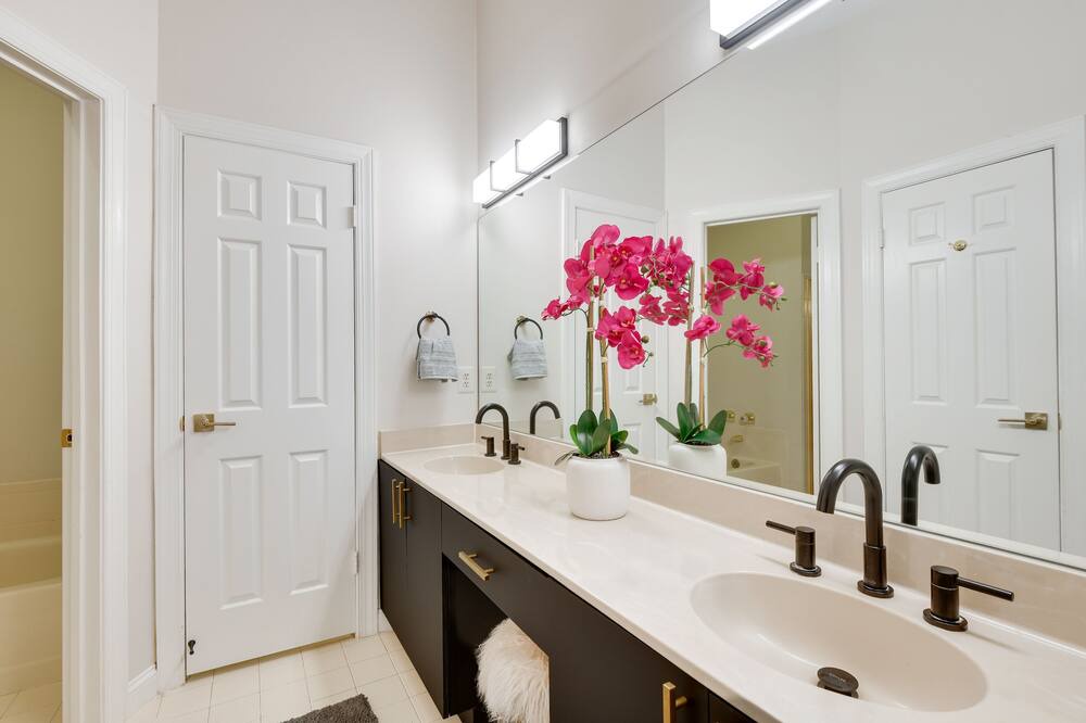Photo of Bathroom in Garrison