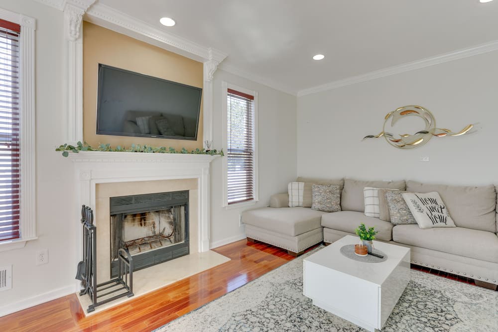 Photo of Livingroom in Matawan