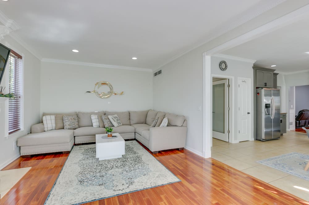Photo of Livingroom in Matawan