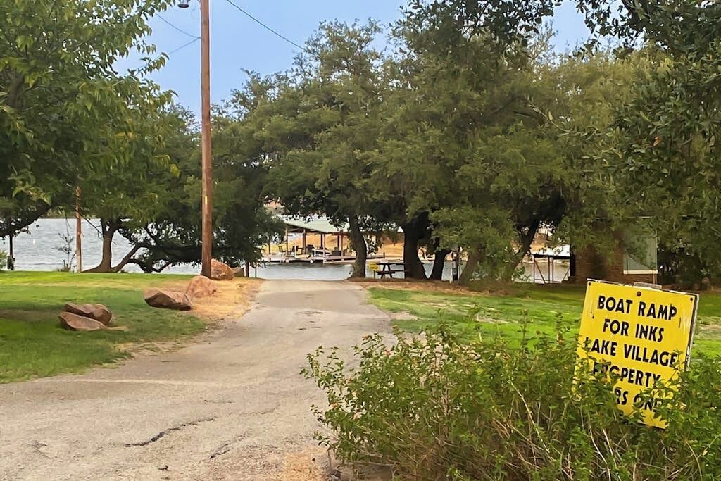 Photo of Outdoor in Buchanan Dam