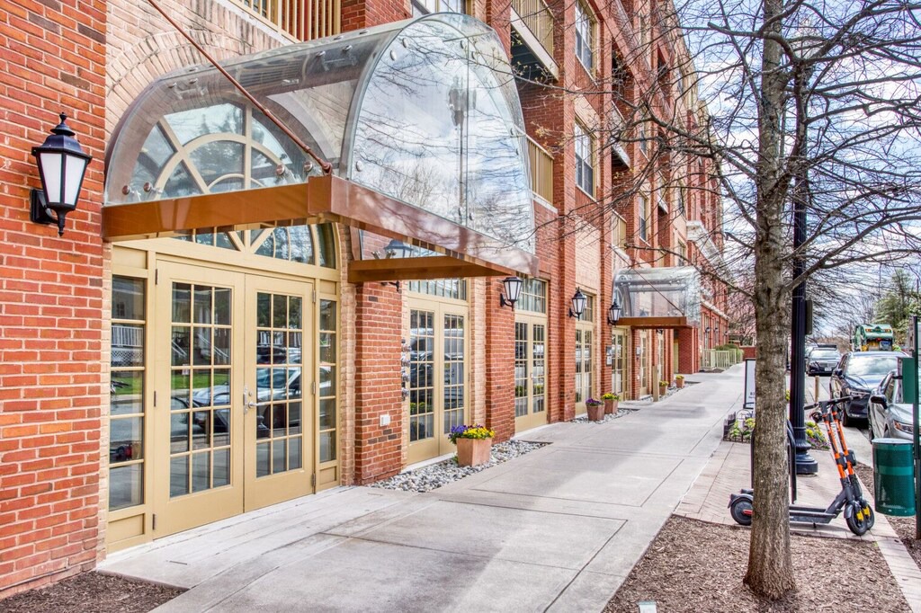Photo of Buildings in Lyon Park
