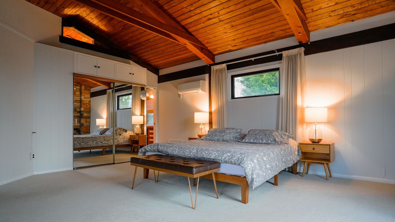 Photo of Bedroom in Deale