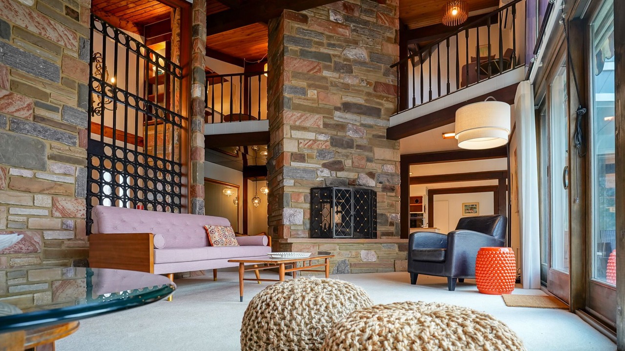 Photo of Livingroom in Deale