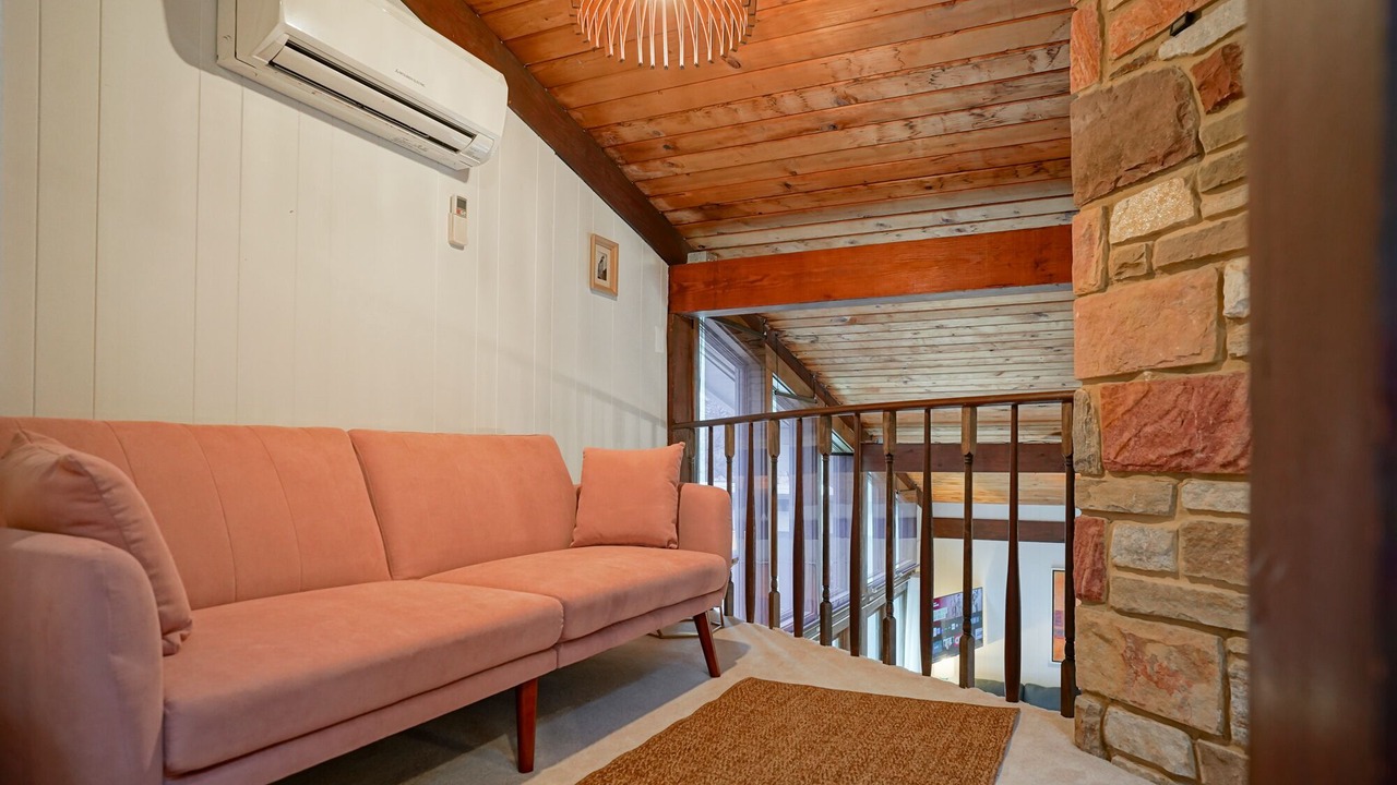 Photo of Livingroom in Deale