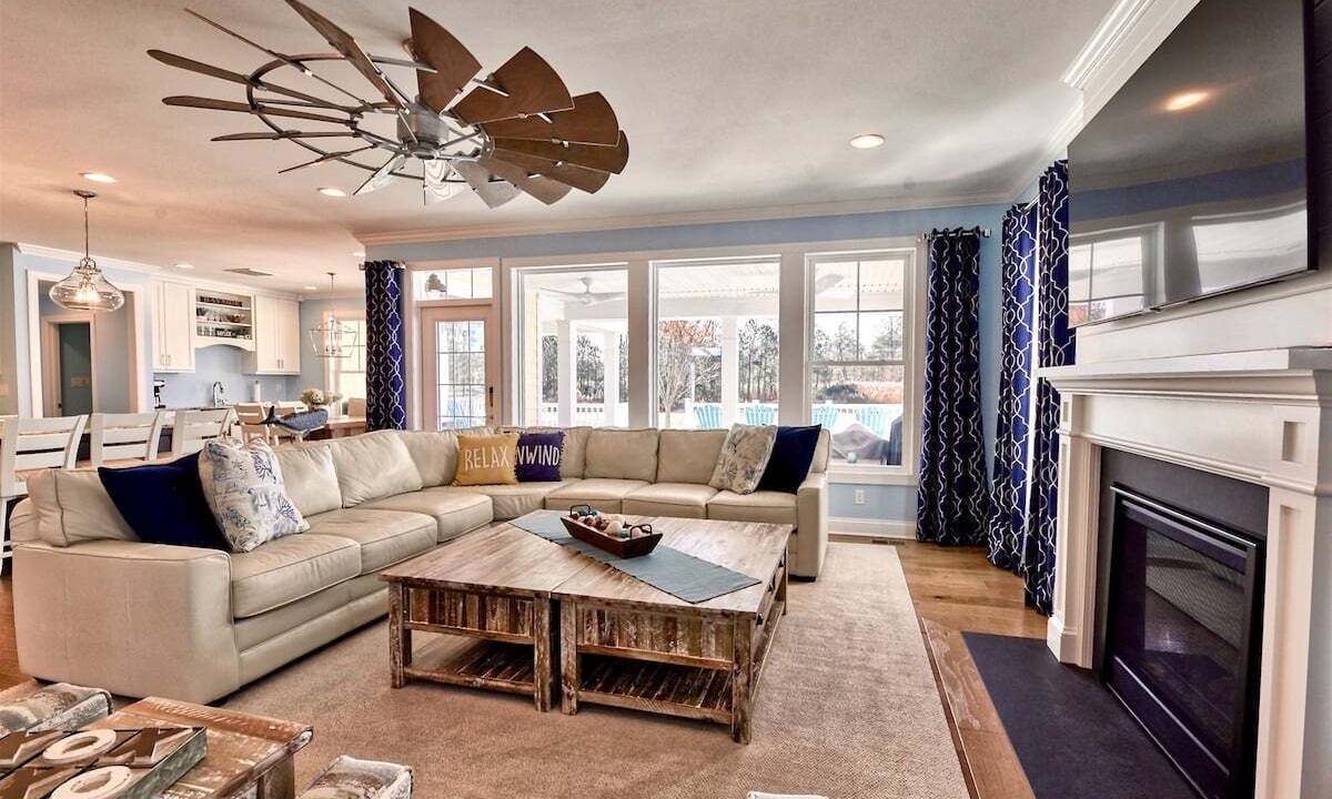 Photo of Livingroom in Bayside