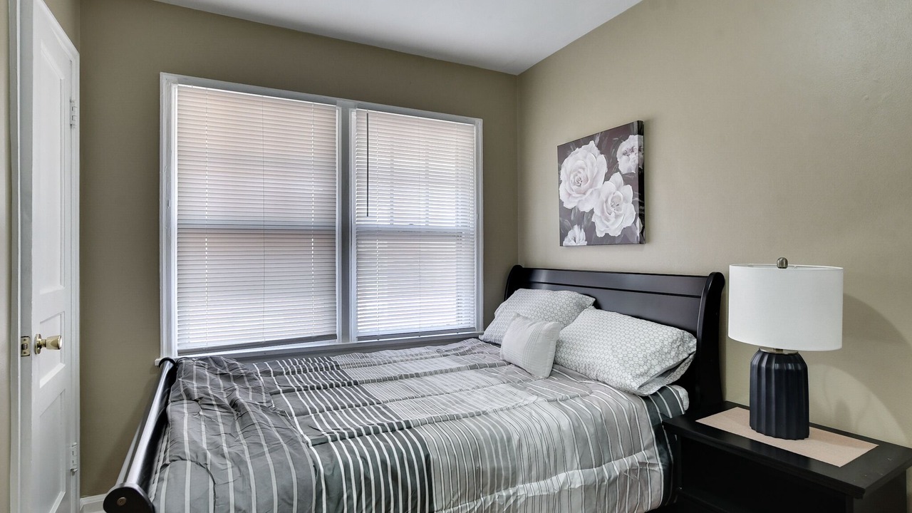Photo of Bedroom in Dundee-Happy Hollow Historic District