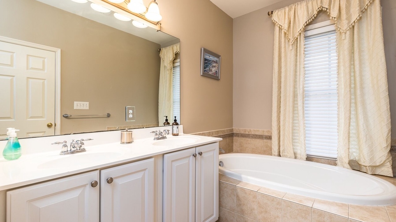 Photo of Bathroom in Sunset Island