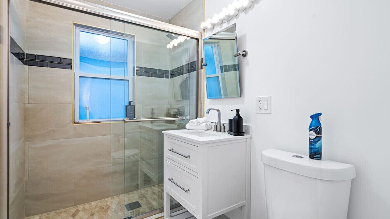Photo of Bathroom in Cragin