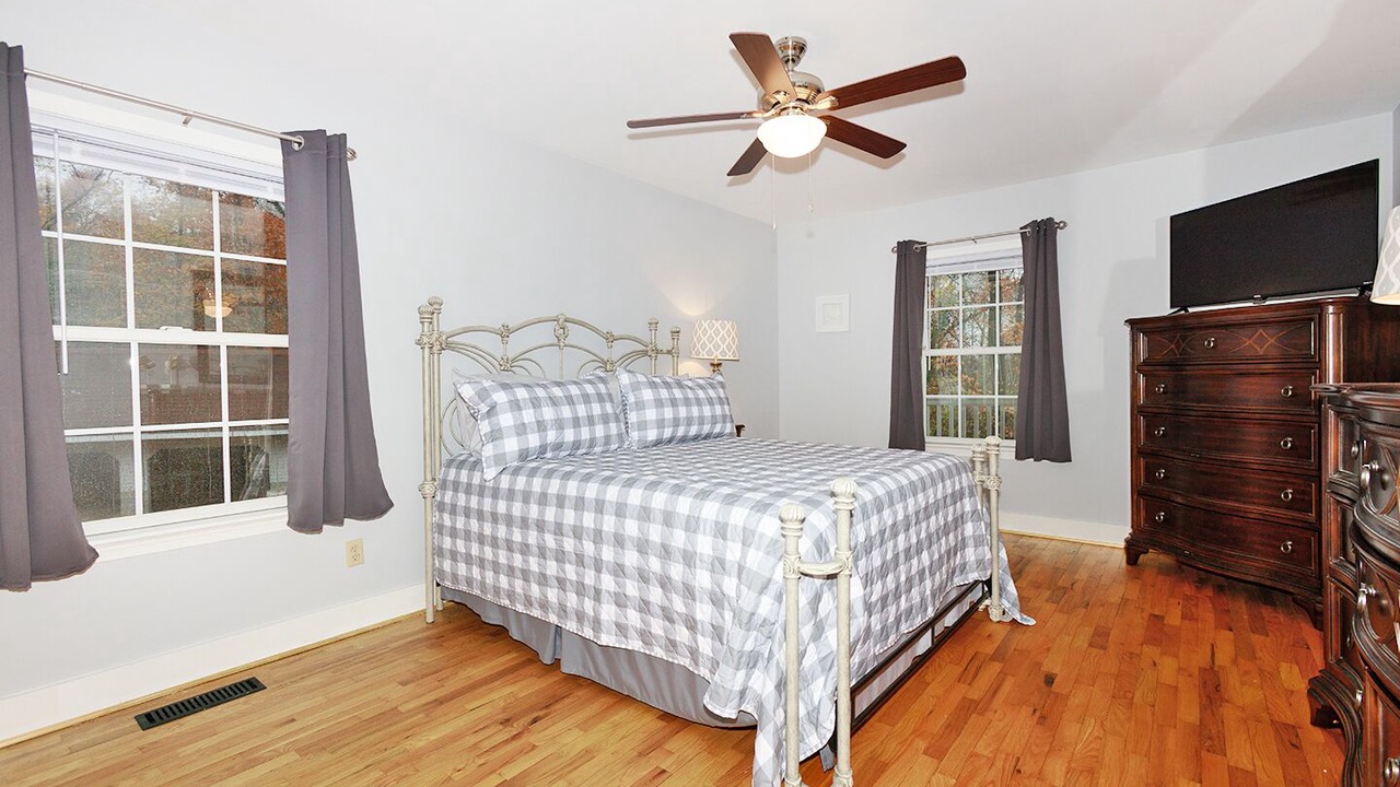 Photo of Bedroom in Claremont