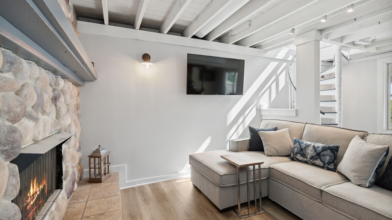 Photo of Livingroom in Fox Lake