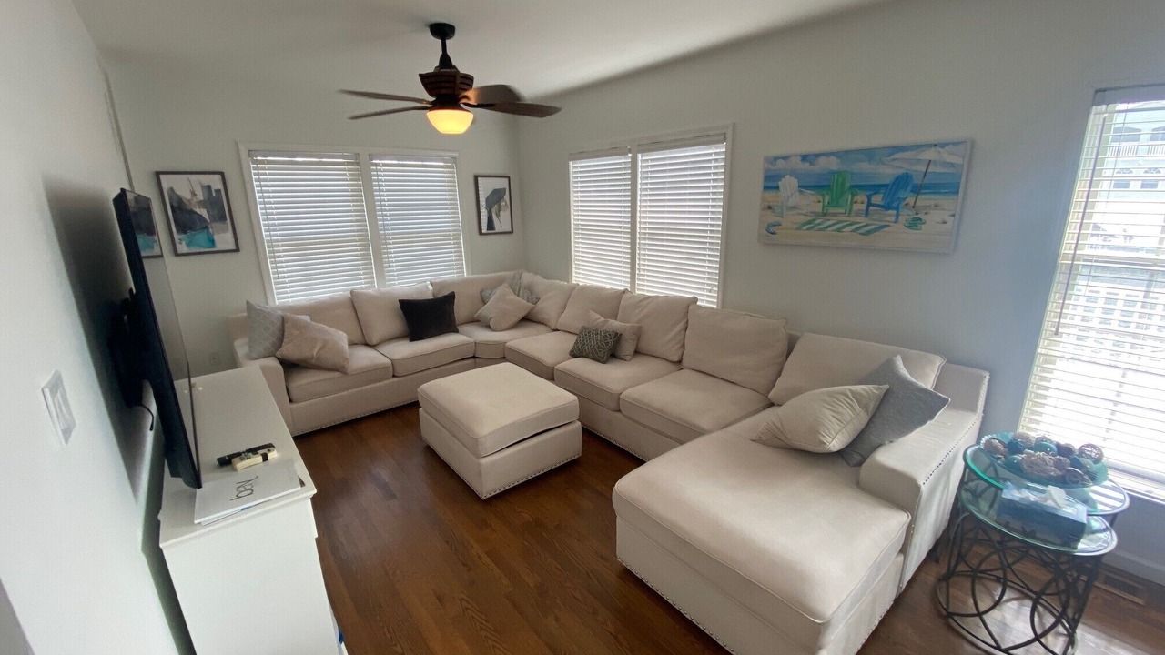 Photo of Livingroom in Beach Haven West