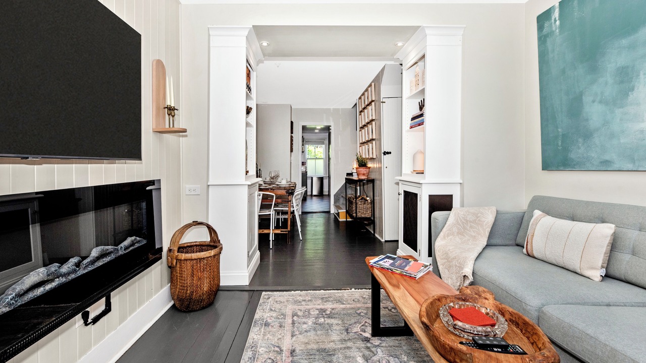 Photo of Livingroom in Downtown