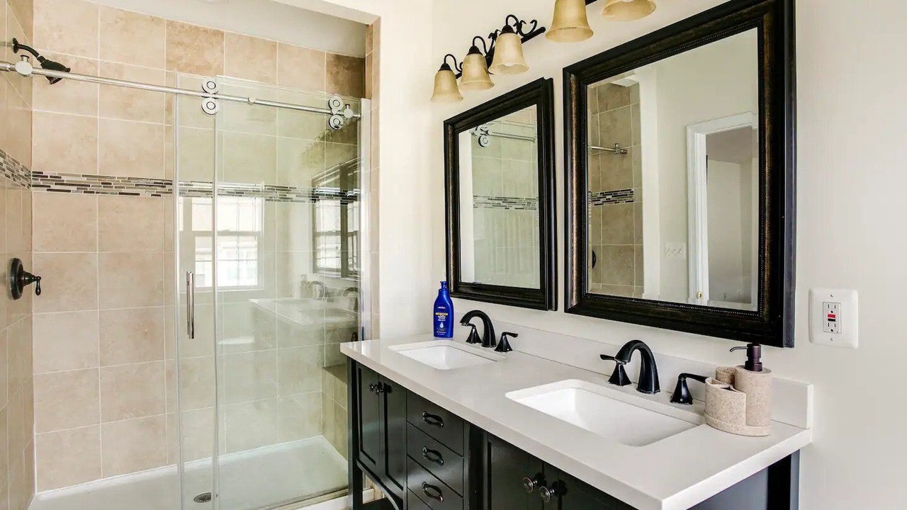 Photo of Bathroom in Lowes Island