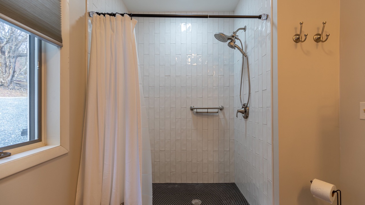 Photo of Bathroom in Seven Devils