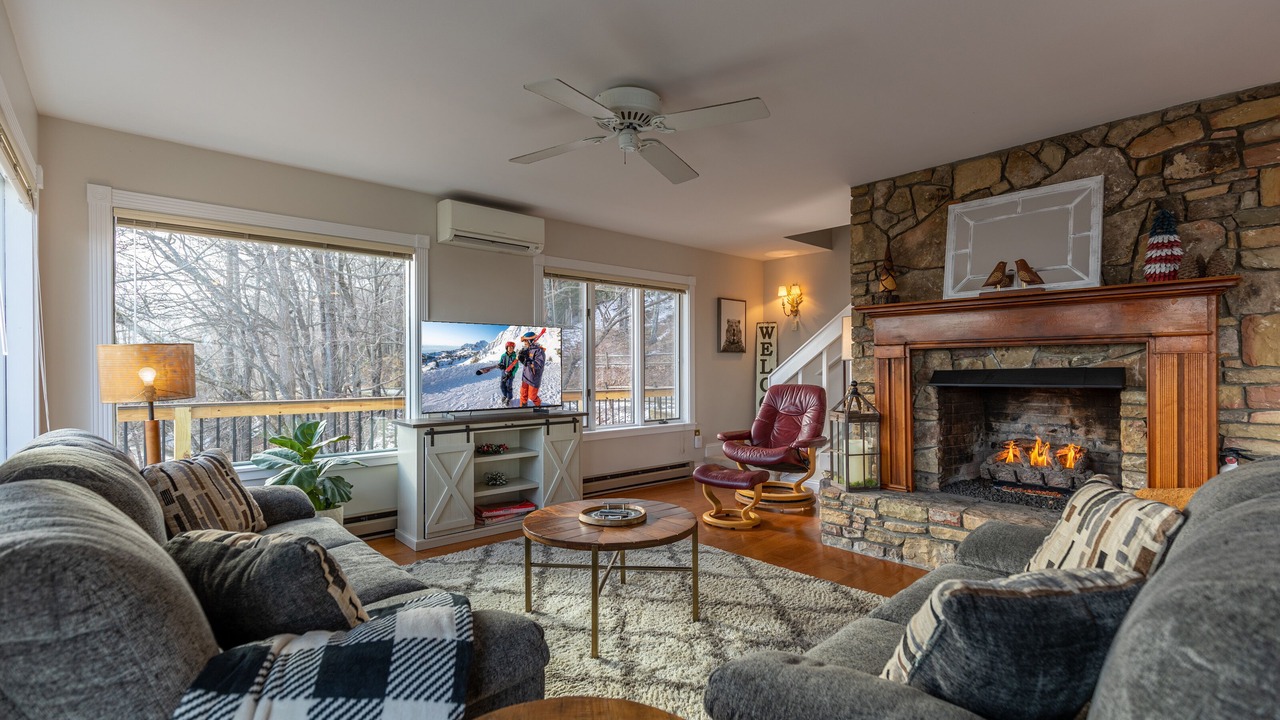 Photo of Livingroom in Seven Devils