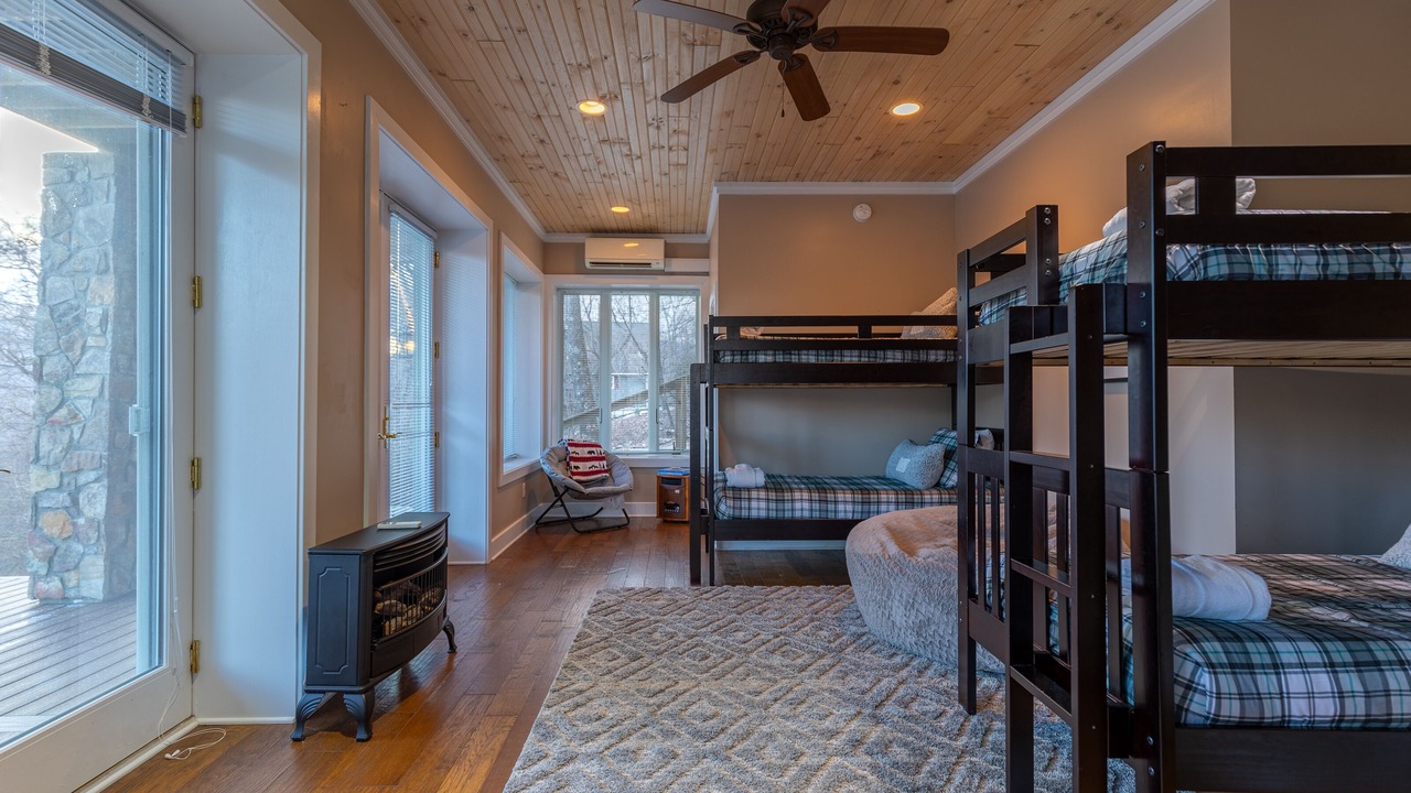 Photo of Bedroom in Seven Devils
