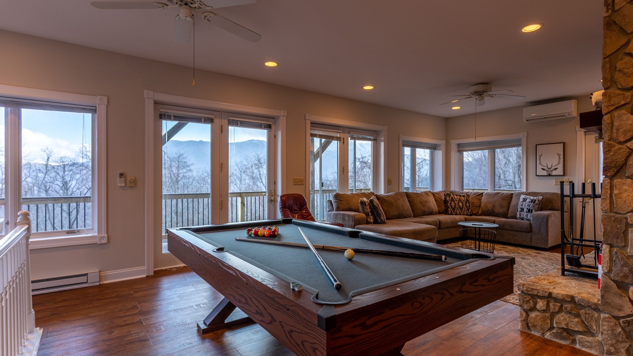 Photo of Livingroom in Seven Devils