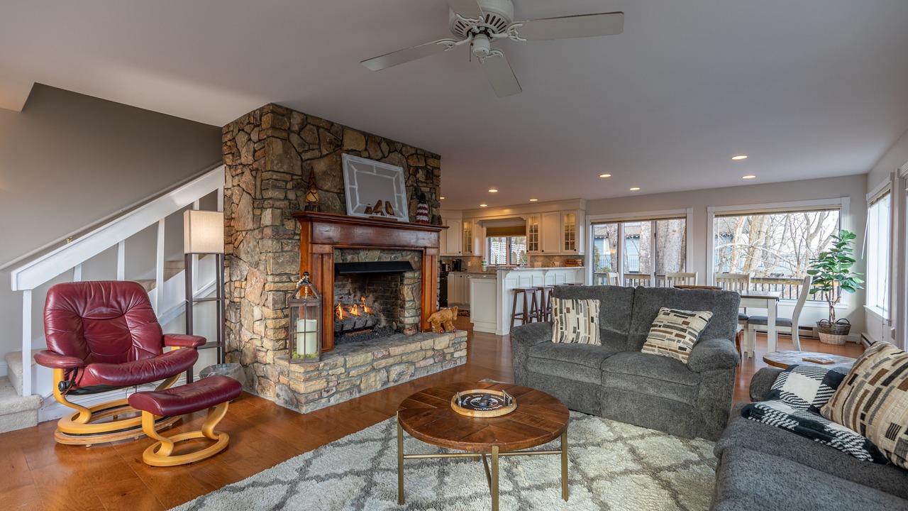 Photo of Livingroom in Seven Devils