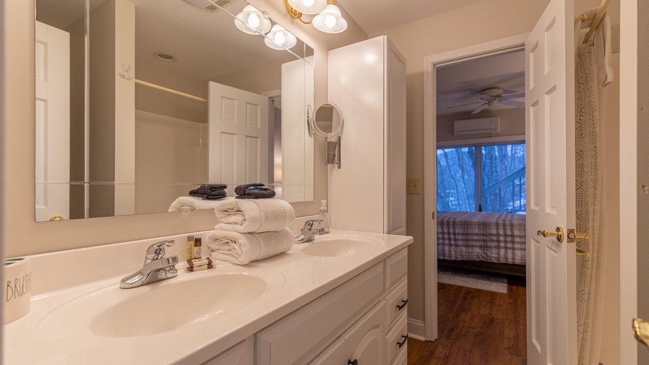 Photo of Bathroom in Seven Devils