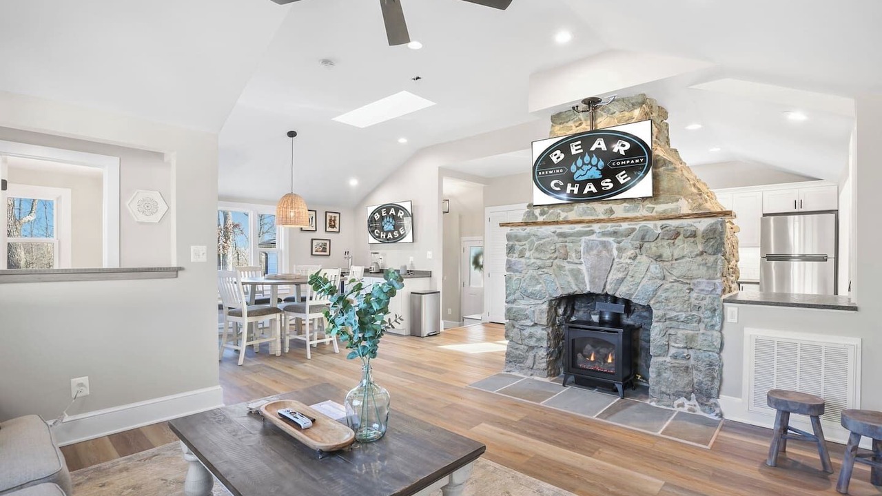 Photo of Livingroom in Bluemont