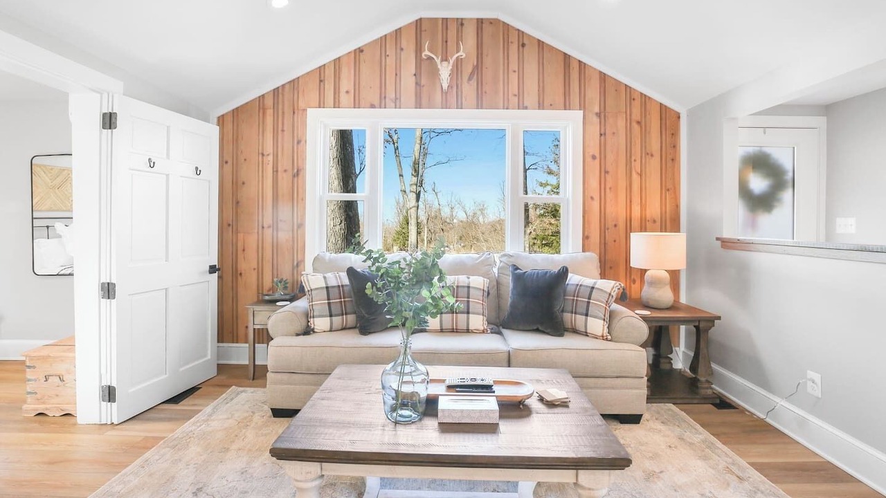 Photo of Livingroom in Bluemont