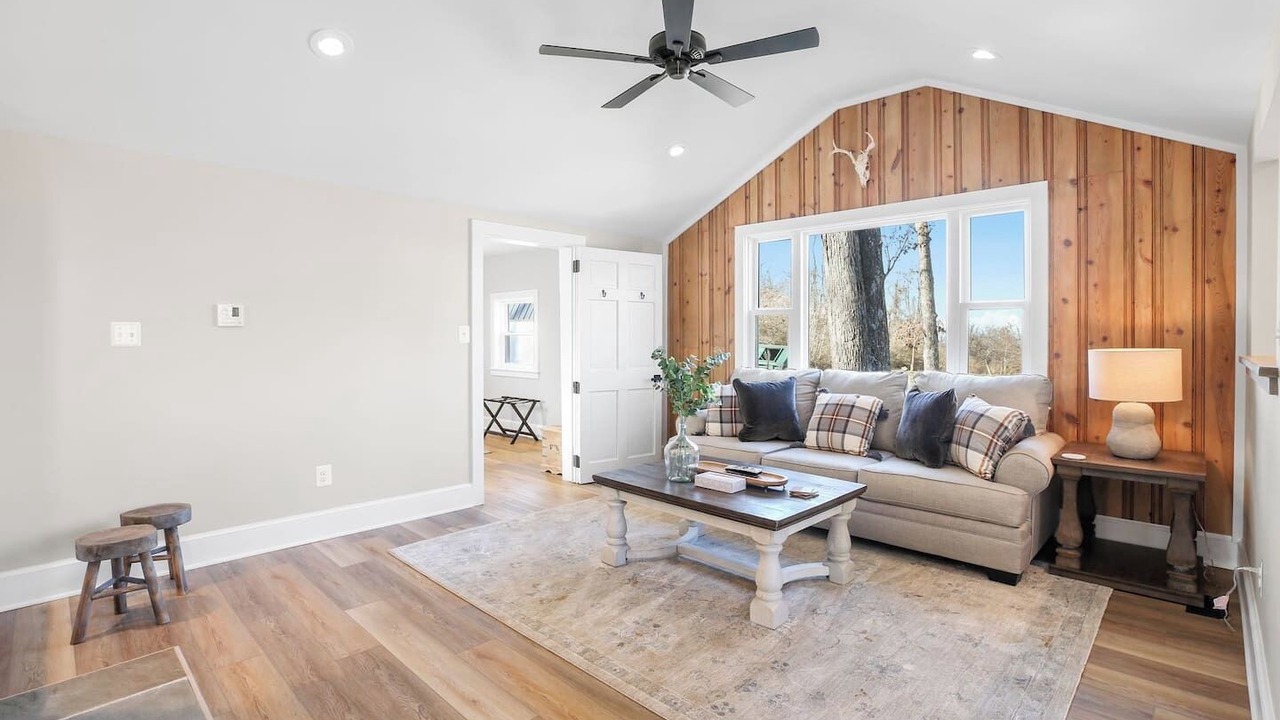 Photo of Livingroom in Bluemont