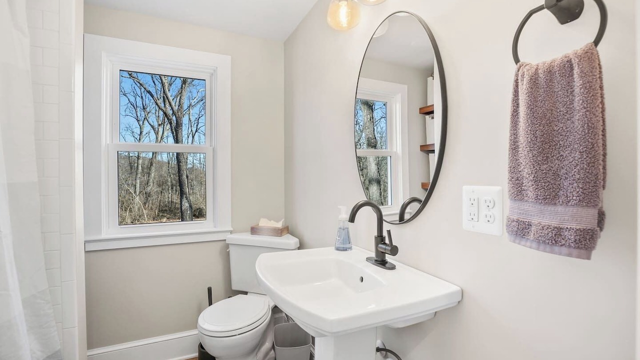 Photo of Bathroom in Bluemont