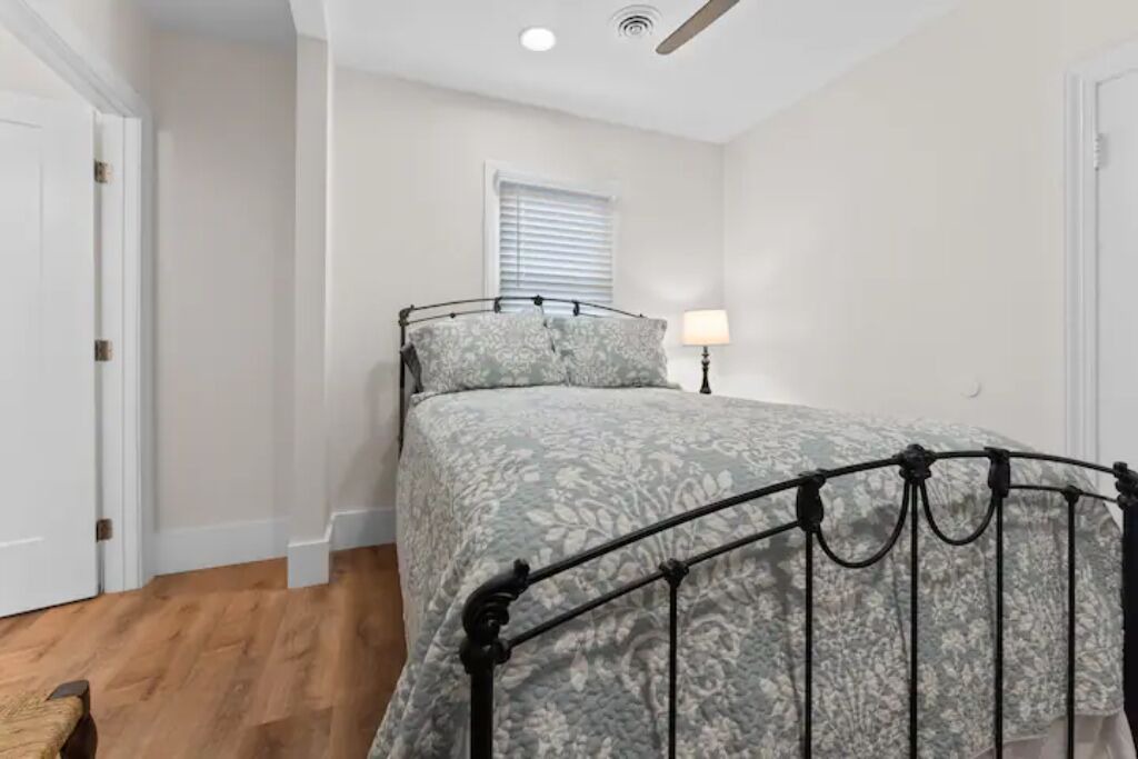 Photo of Bedroom in Issue