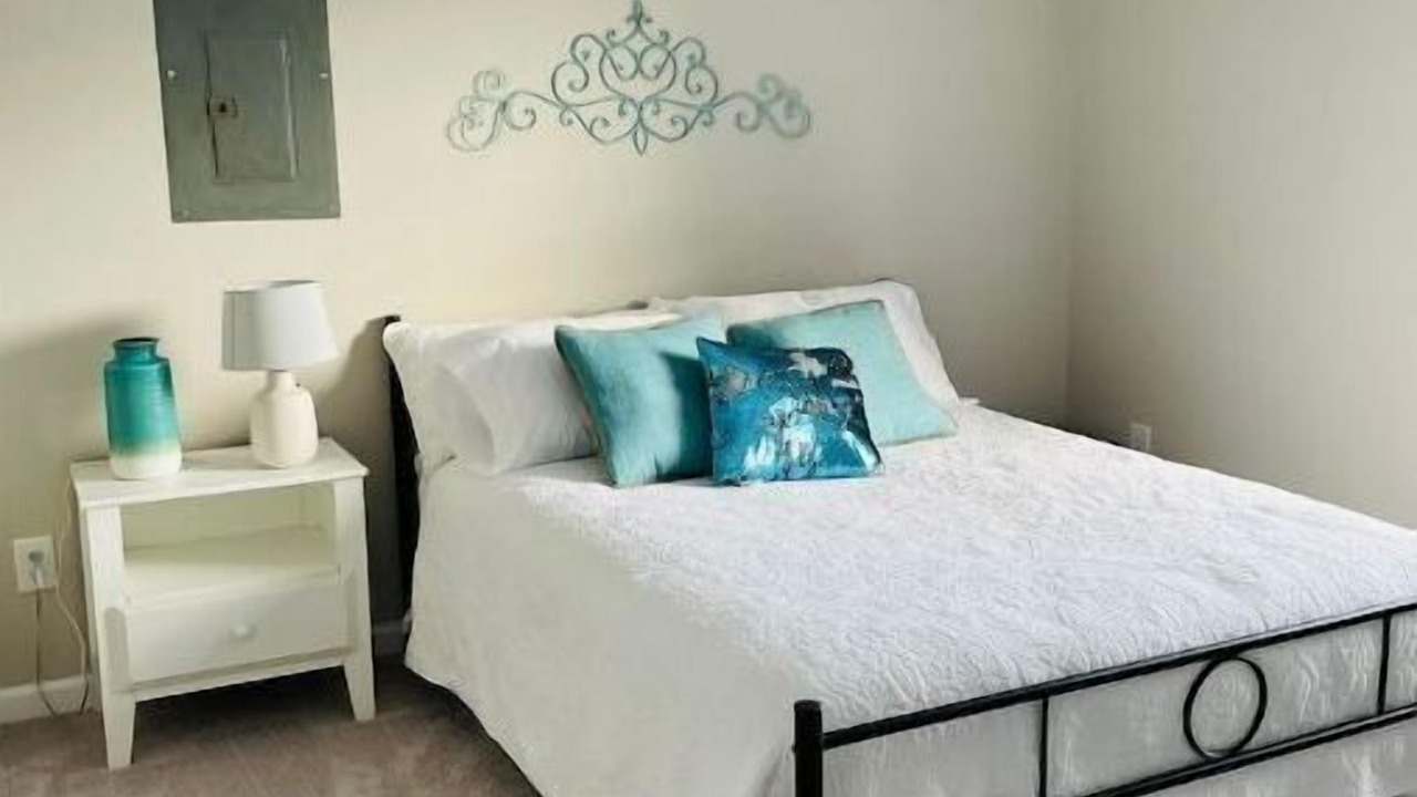 Photo of Bedroom in Crisp