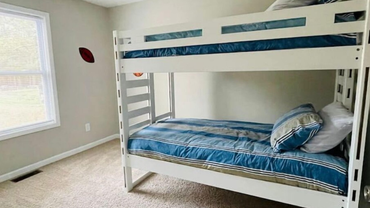 Photo of Bedroom in Crisp