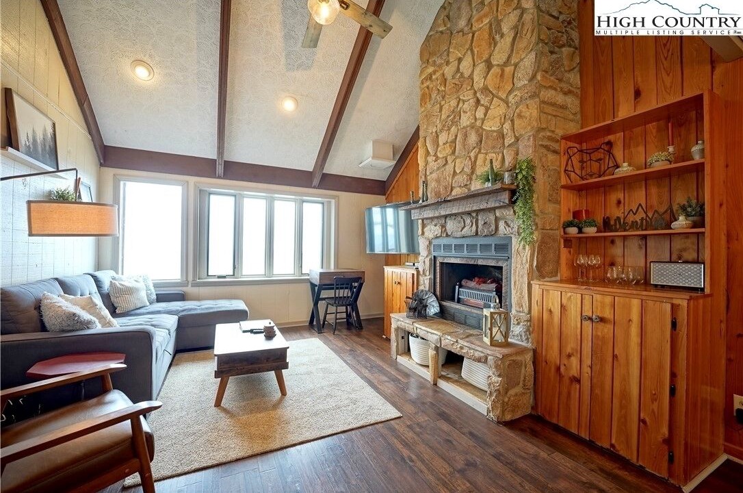 Photo of Livingroom in Beech Mountain