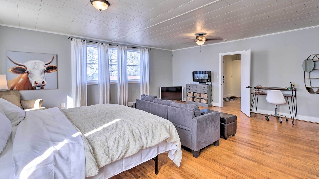 Photo of Bedroom in Crestline Heights