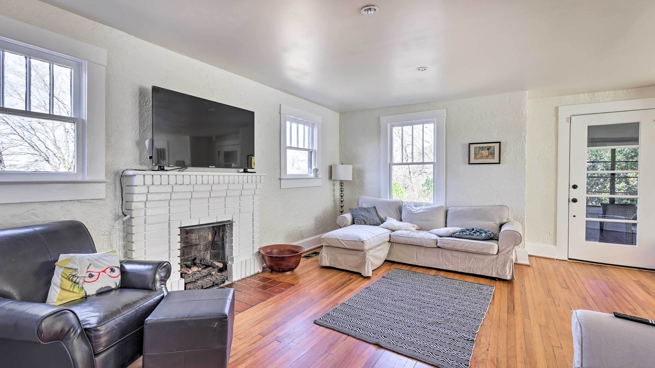 Photo of Livingroom in Crestline Heights