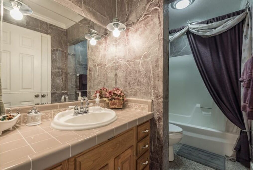 Photo of Bathroom in Ashley Oaks