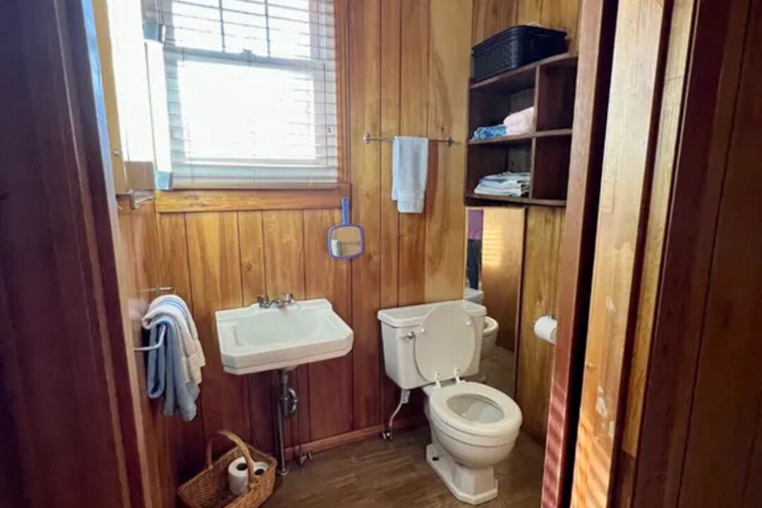 Photo of Bathroom in Newland