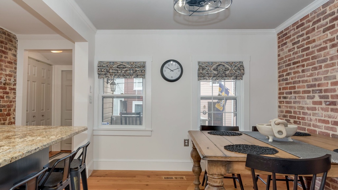 Photo of Livingroom in Historic District