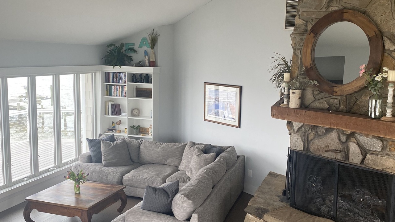 Photo of Livingroom in Fort Howard